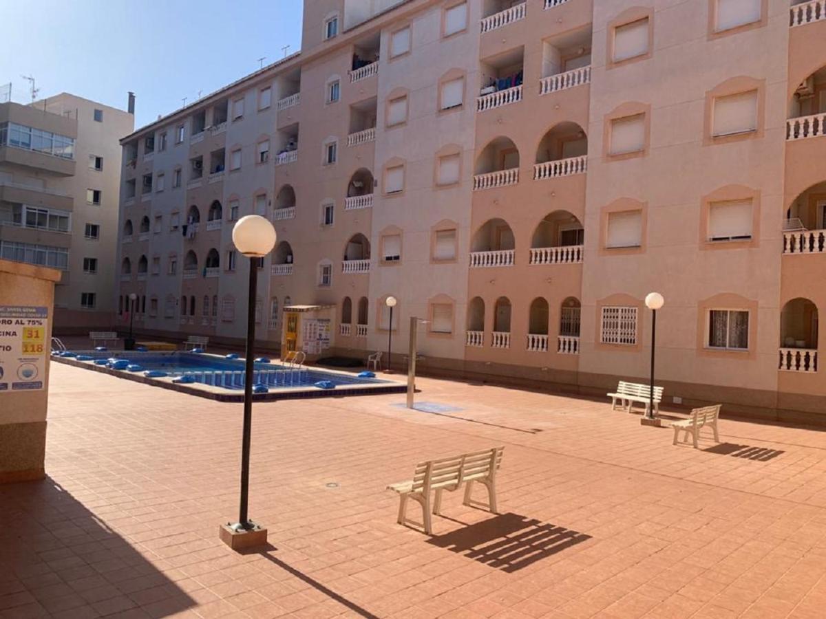 Sunny Appartment With Pool Torrevieja Center Zewnętrze zdjęcie